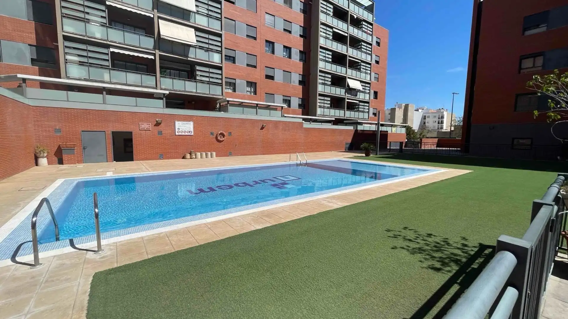 Piscina de Pis en venda en Paterna amb Aire condicionat, Terrassa i Piscina