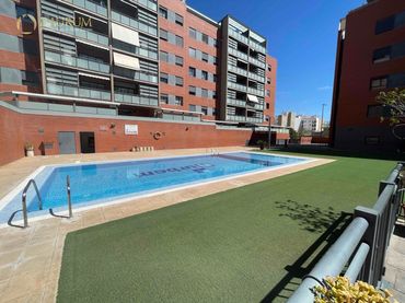 Appartement avec piscine à vendre à Poeta J.Agustin Goytisolo