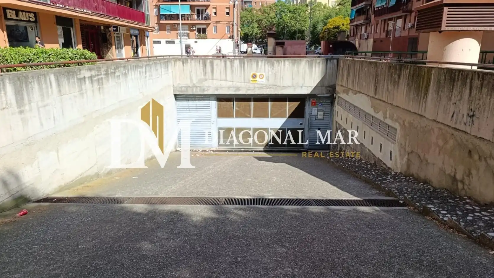 Außenansicht von Garage zum Verkauf in Barcelona
