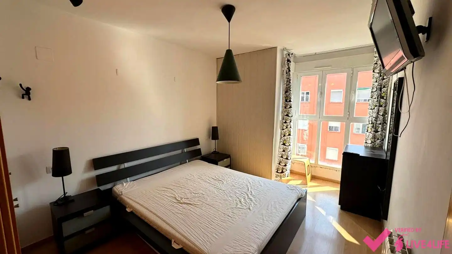 Schlafzimmer von Wohnung zur Miete in Valencia mit Klimaanlage, Heizung und Möbliert