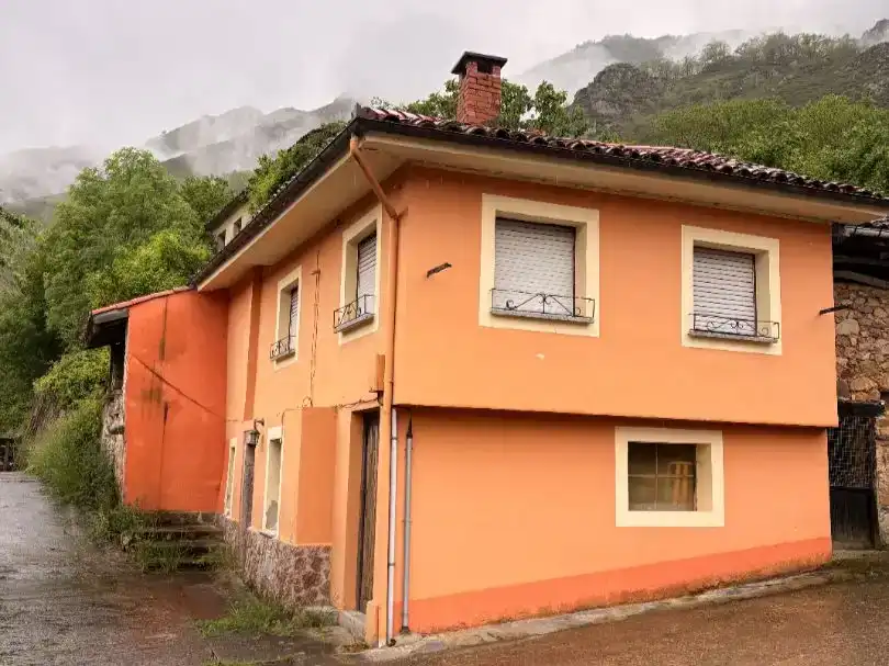 Vista exterior de Finca rústica en venda en Sobrescobio