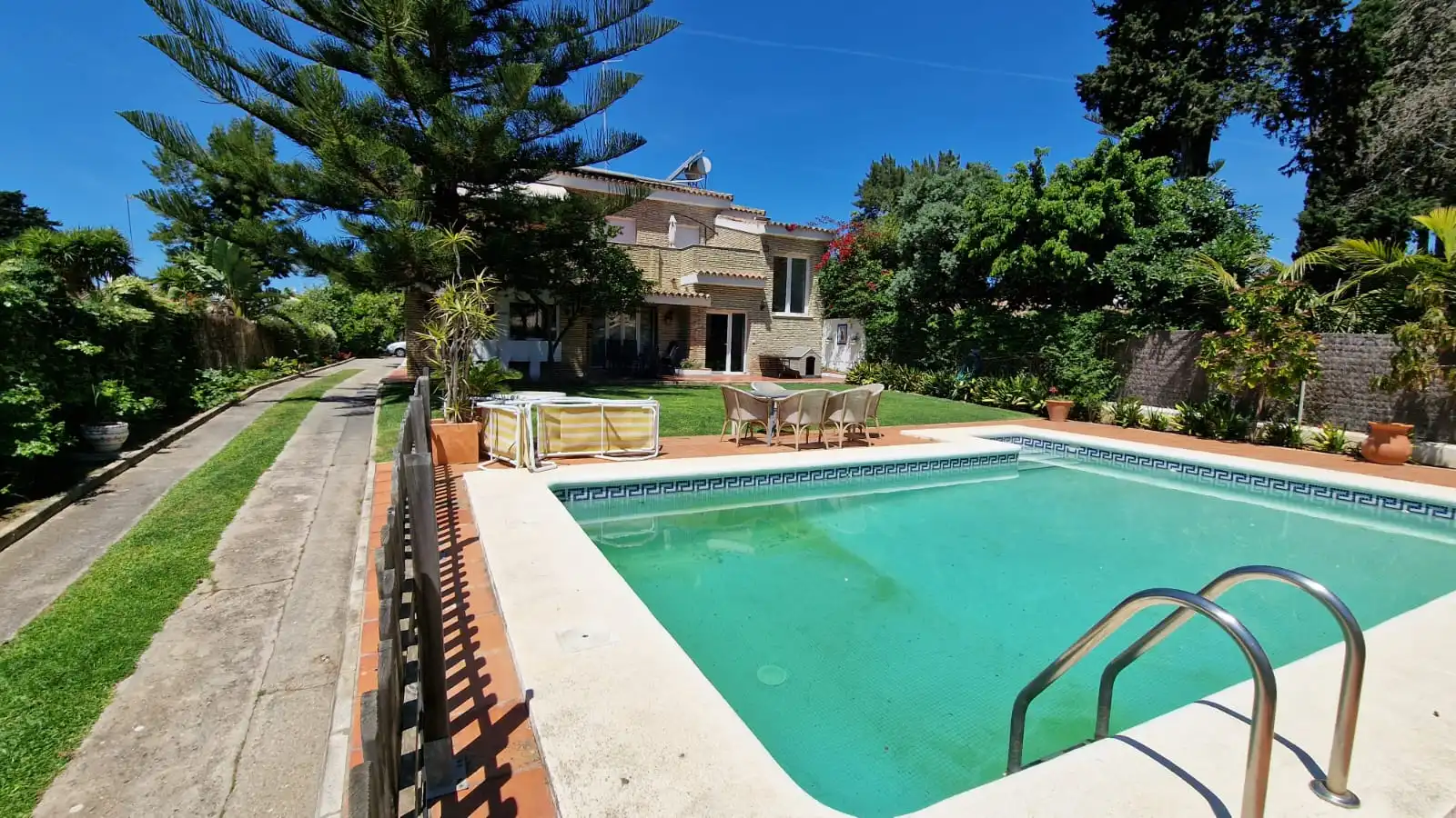 Garden of Detached homes for sale in El Puerto de Santa María  with Air Conditioner, Private garden and Storage room