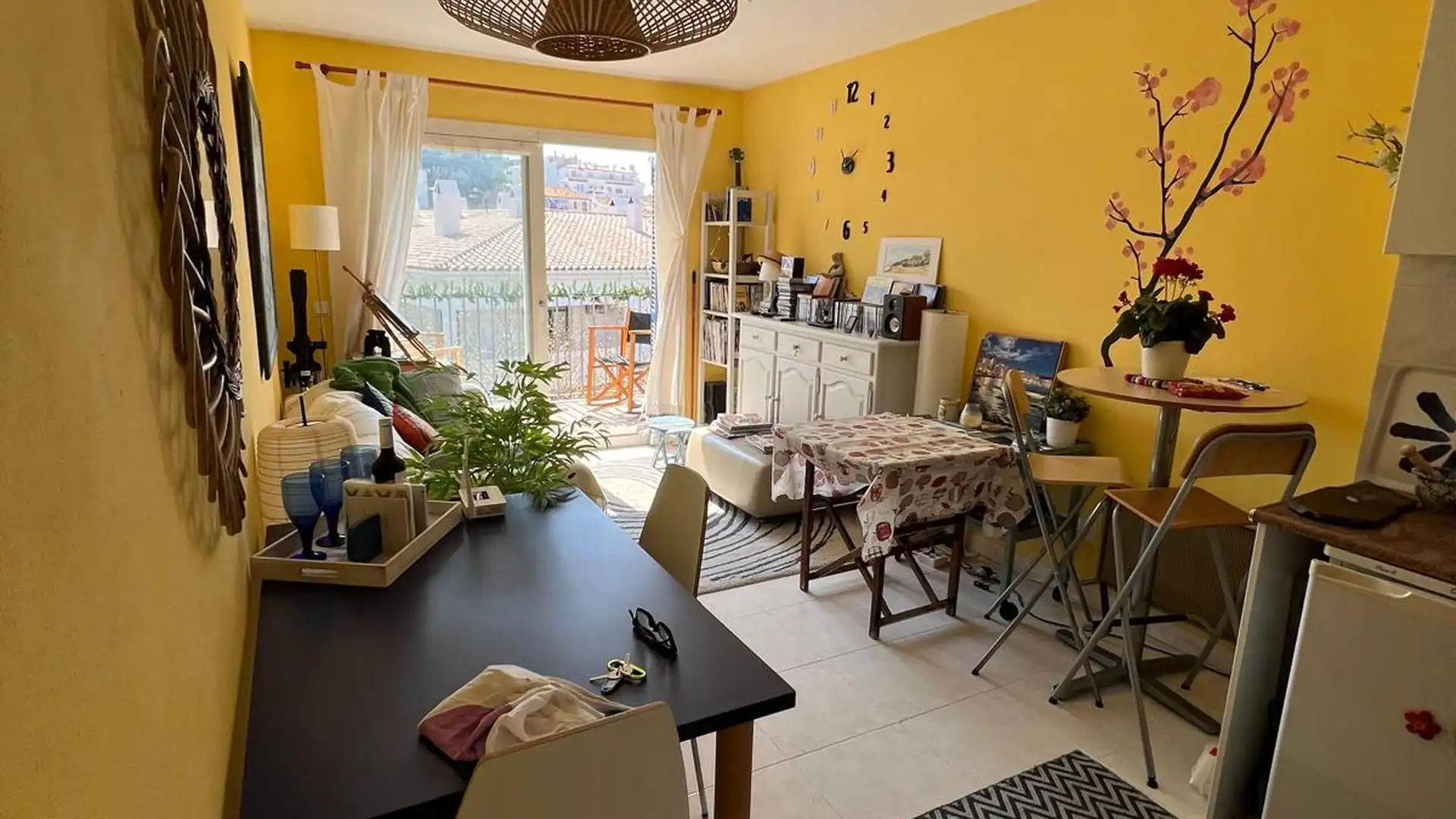 Sala d'estar de Pis en venda en Cadaqués amb Balcó