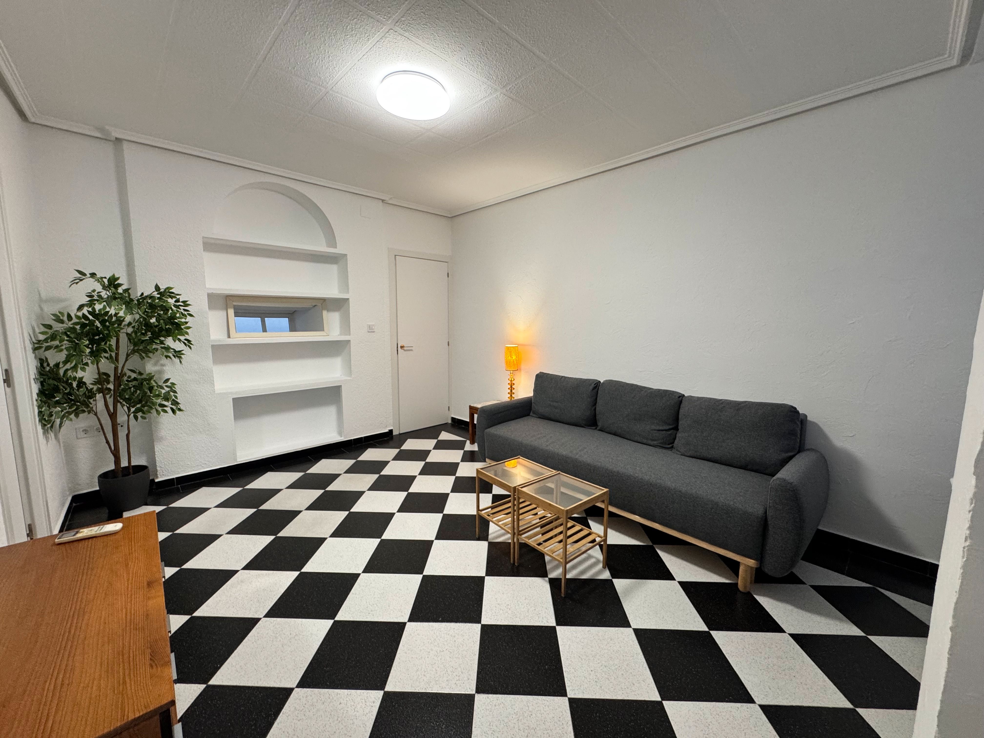 Flat to rent in  Valencia Capital  with Air Conditioner, Heating and Furnished