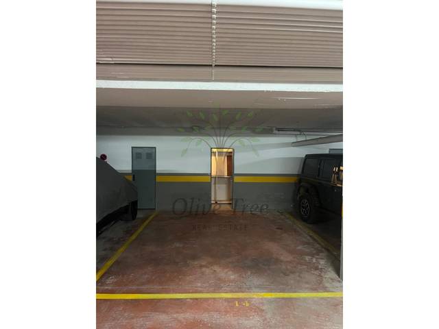 Garaje en Venta en Avinguda Pere Matutes Noguera en Ses Figueretes - Platja d'en Bossa - Cas Serres