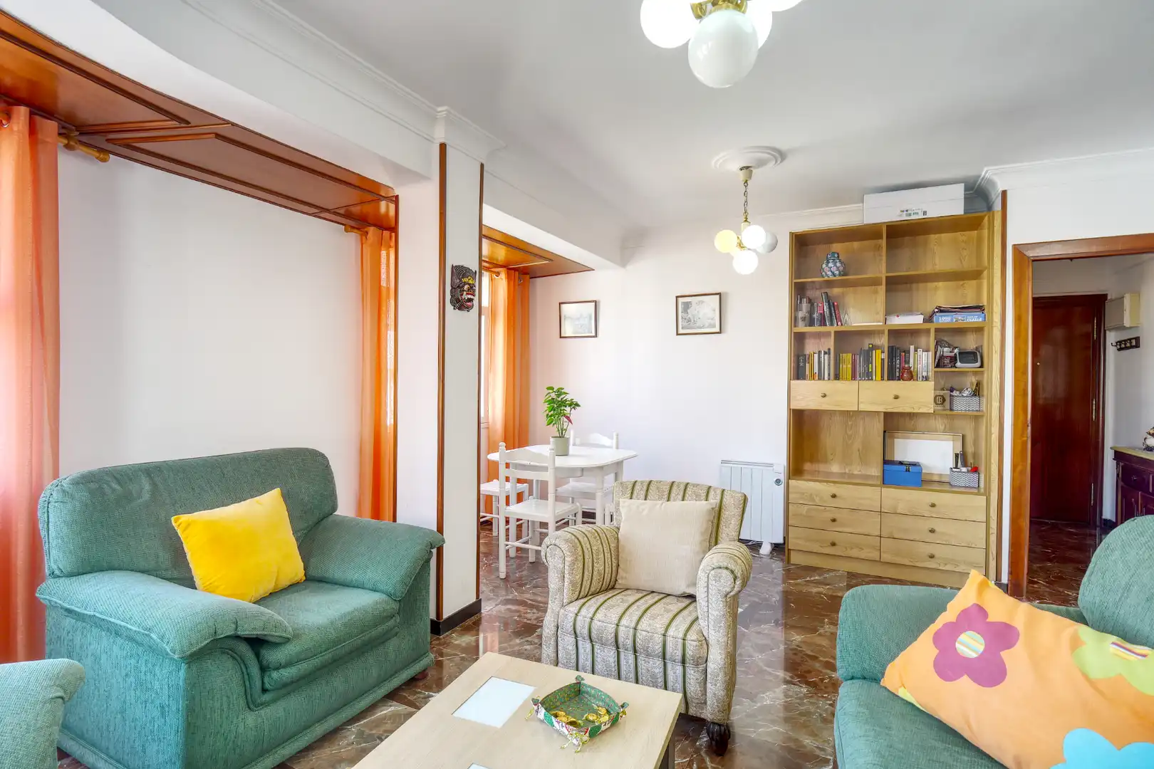 Sala d'estar de Pis en venda en Ferrol amb Calefacció, Moblat i Forn