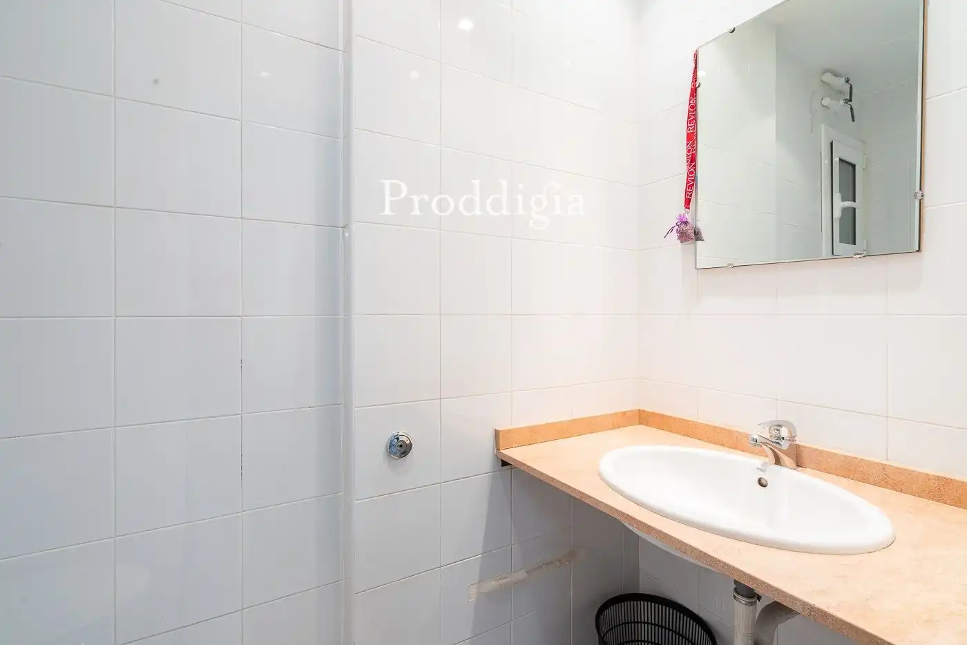 Bathroom of Office for rent in Barcelona  with Air Conditioner, Heating and Internet