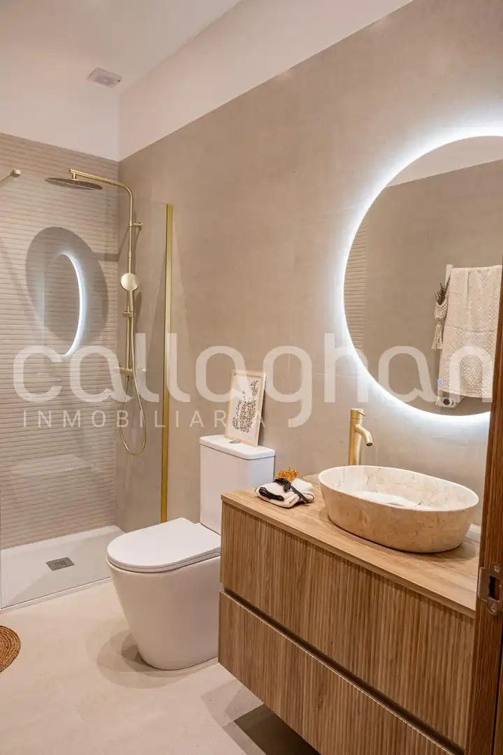 Badezimmer von Erdgeschoss zum Verkauf in Valencia mit Terrasse