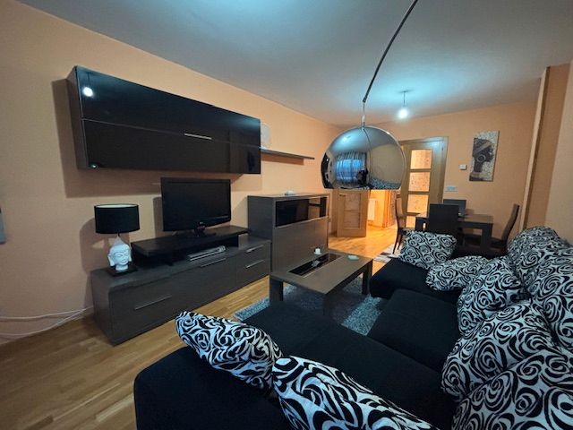 Sala d'estar de Apartament de lloguer en Narón amb Calefacció, Parquet i Traster