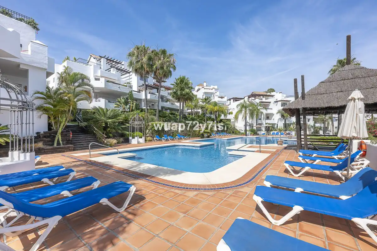 Piso con ascensor en venta en Nueva Andalucía, imagen 2