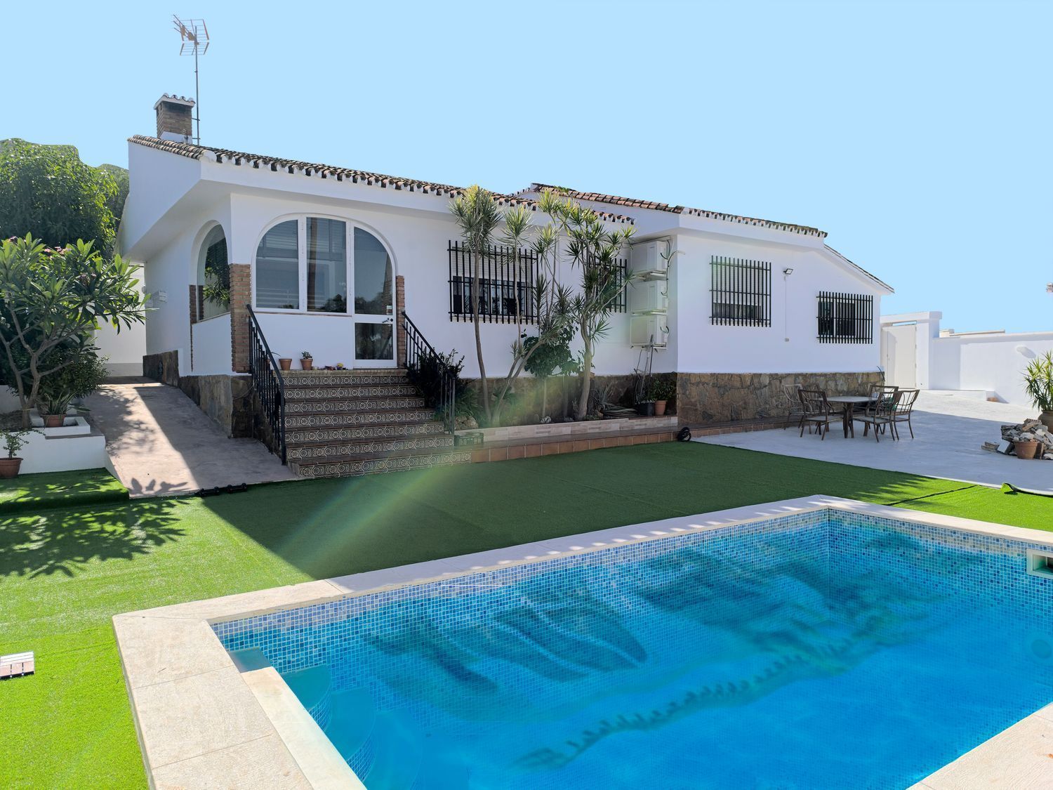 Piscina de Casa o chalet en venta en Alhaurín de la Torre con Aire acondicionado, Jardín privado y Terraza