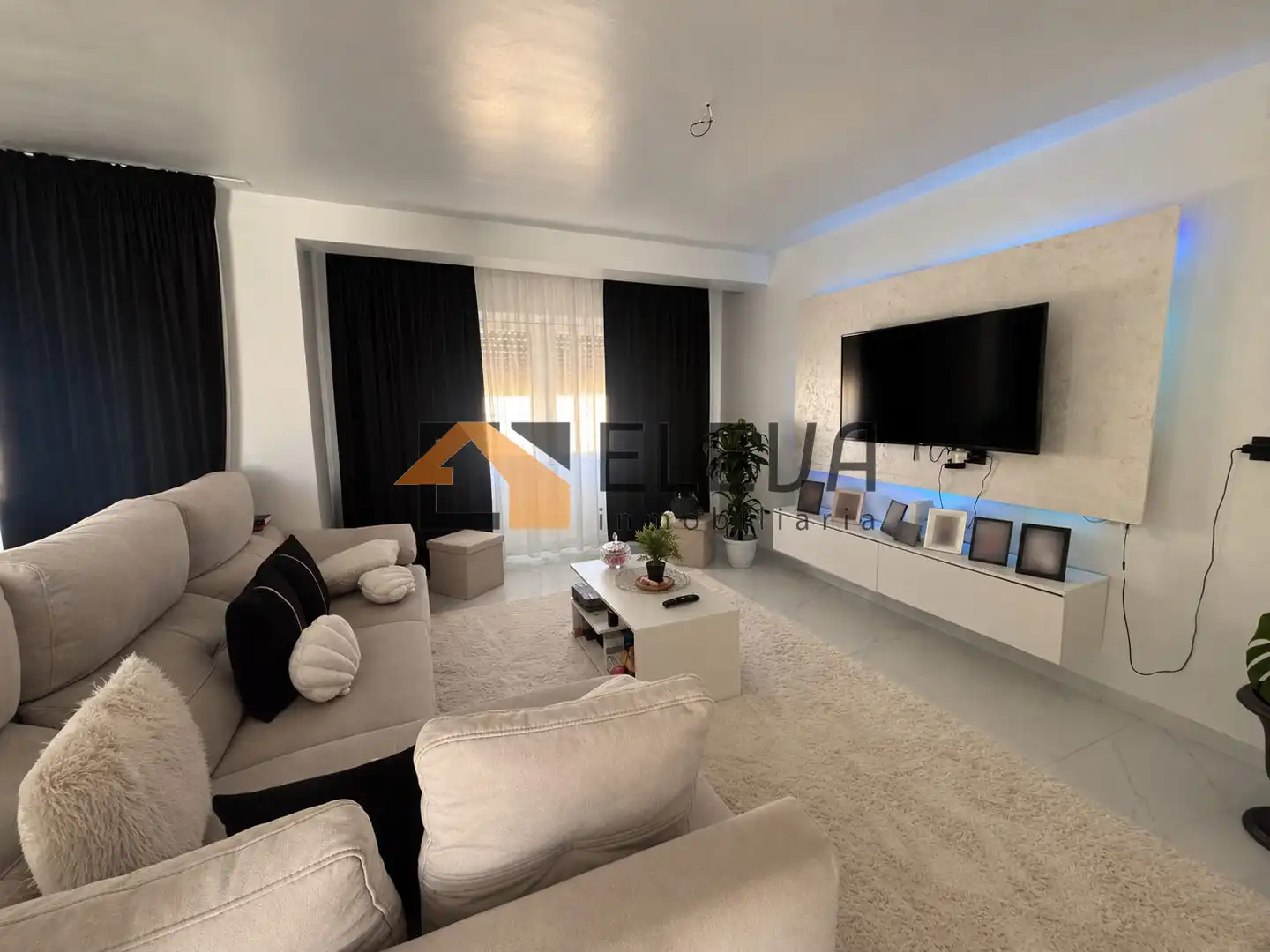 Sala de estar de Piso en venta en La Roda, Albacete