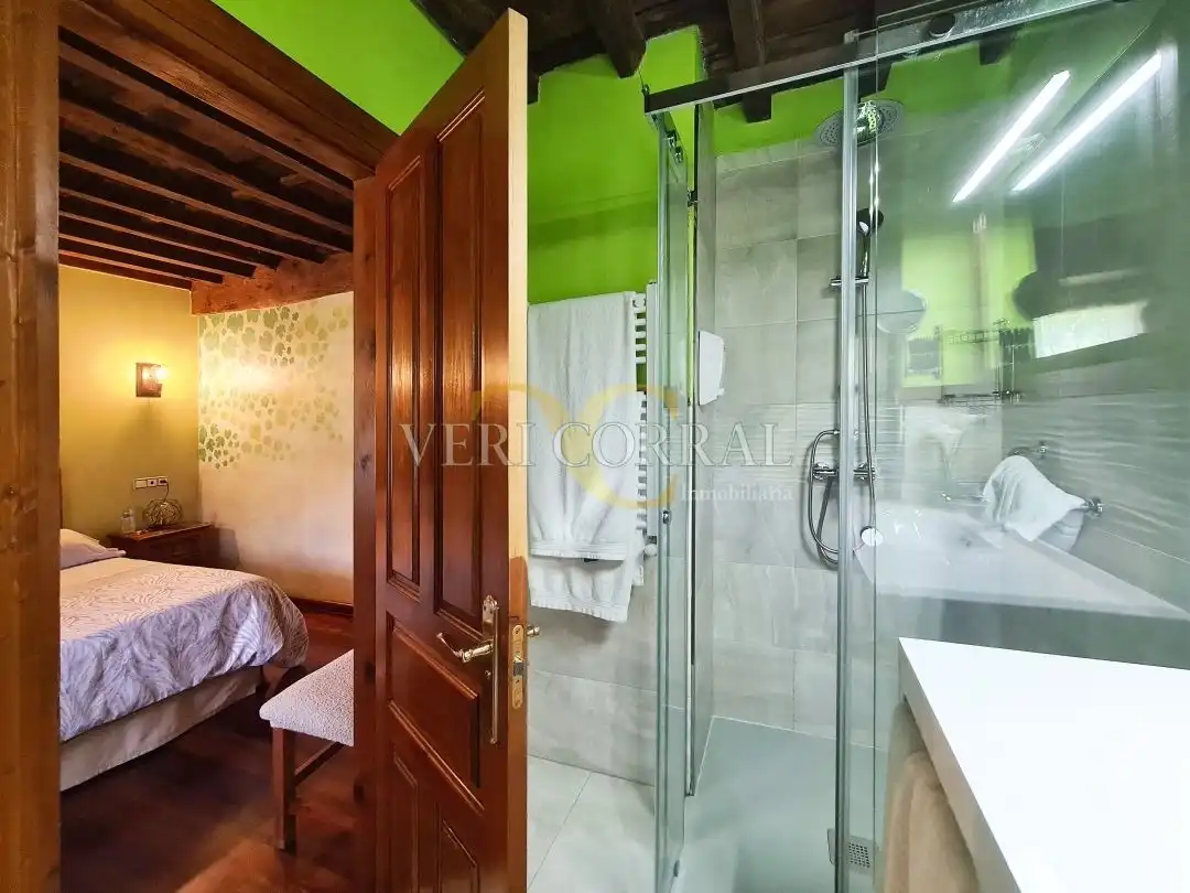 Bathroom of Buildings for sale in Cangas de Onís