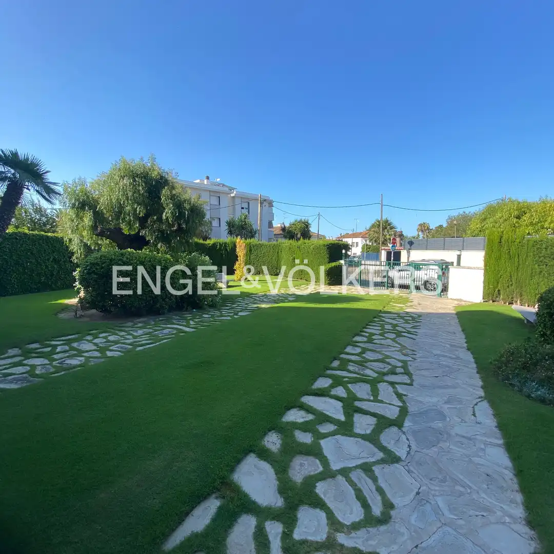 Wohnung zur Miete in Sitges mit Klimaanlage, Heizung und Terrasse