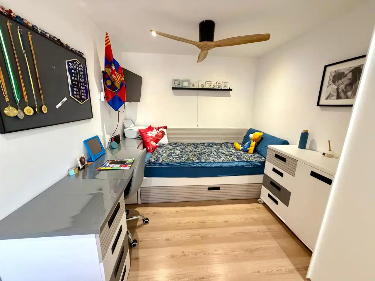 Bedroom of Attic for sale in Barcelona  with Air Conditioner, Heating and Parquet flooring