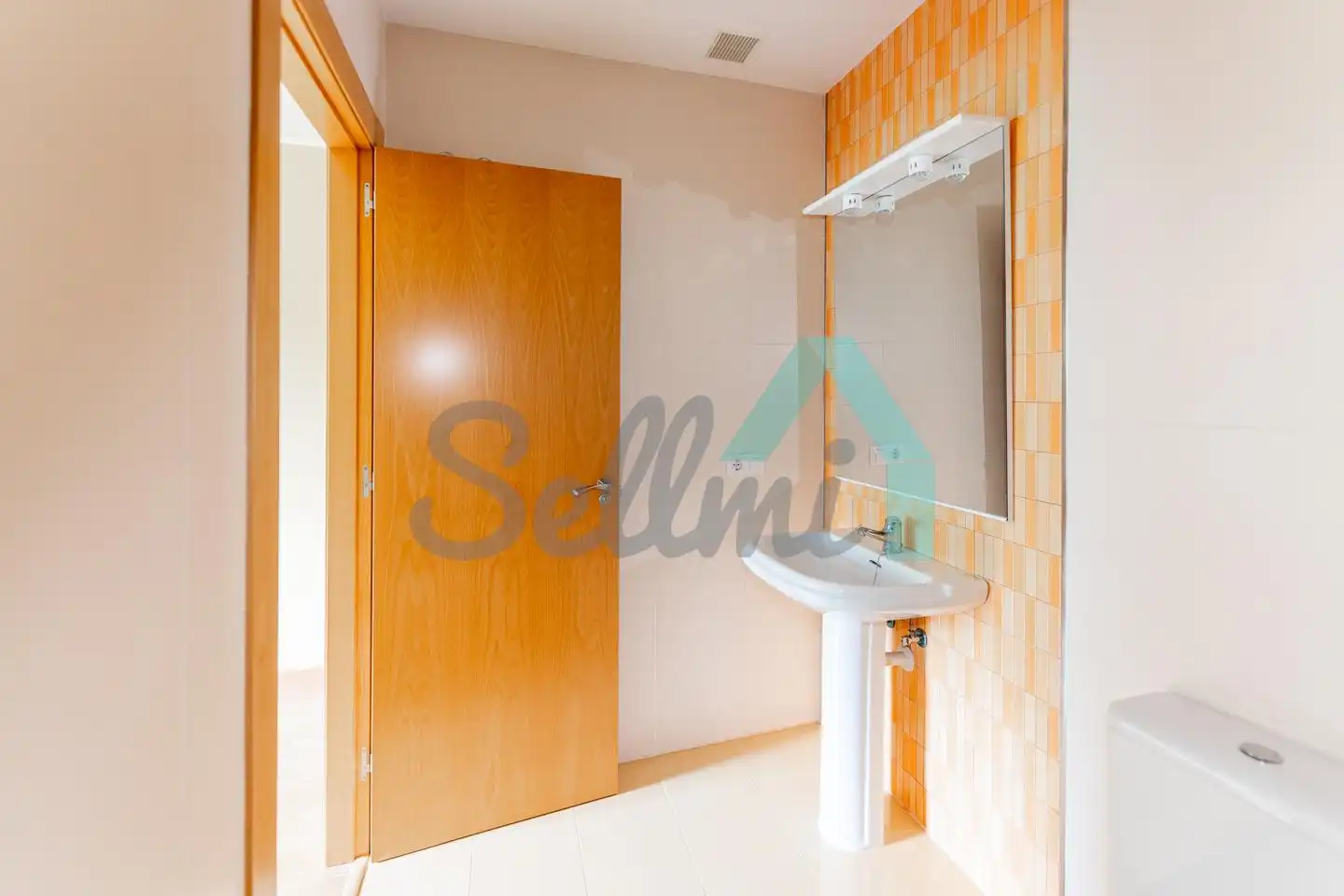 Badezimmer von Wohnung zur Miete in Aller mit Heizung und Möbliert