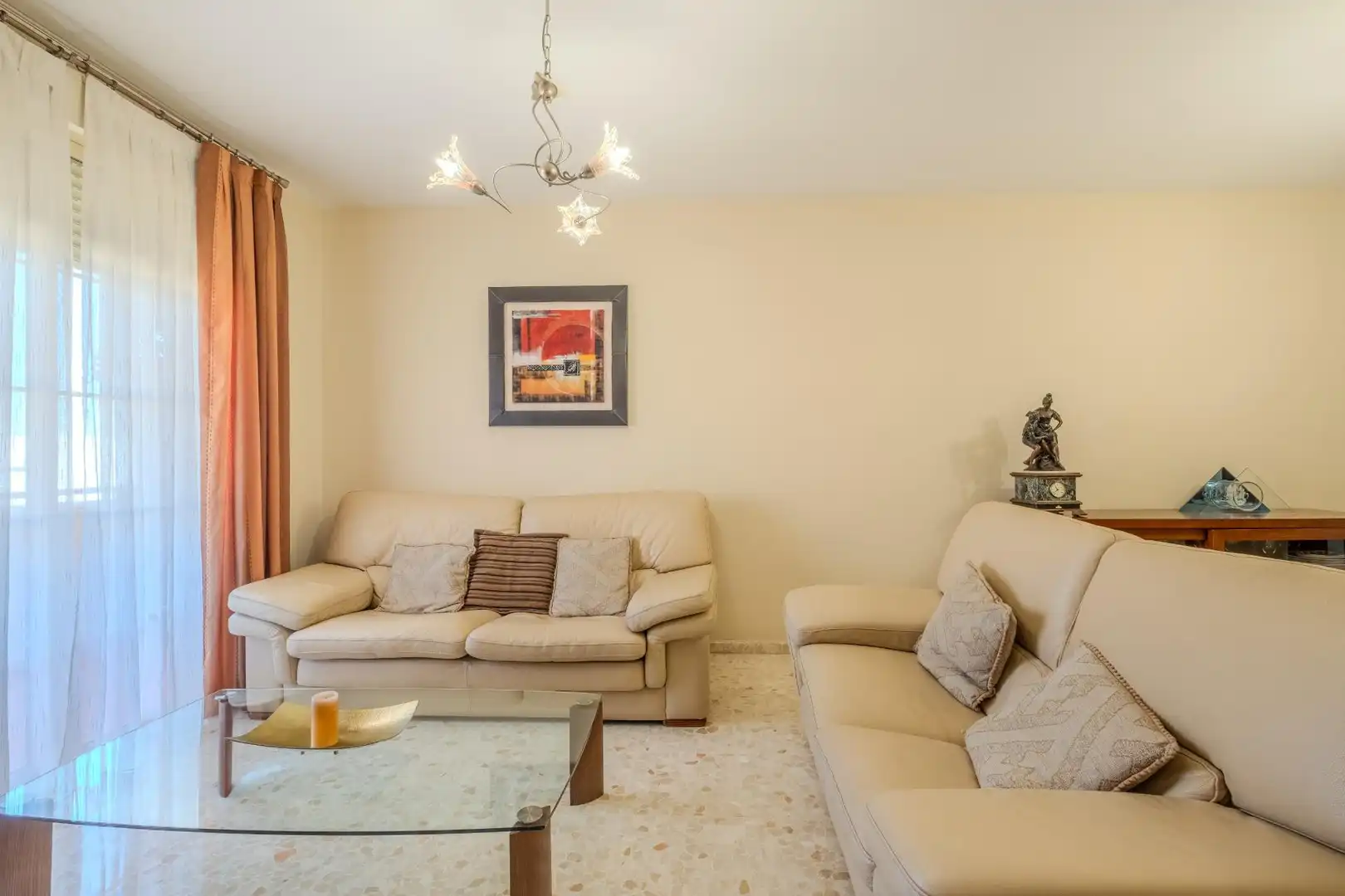 Sala de estar de Piso en venta en Alcalá de Guadaira con Aire acondicionado, Jardín privado y Terraza