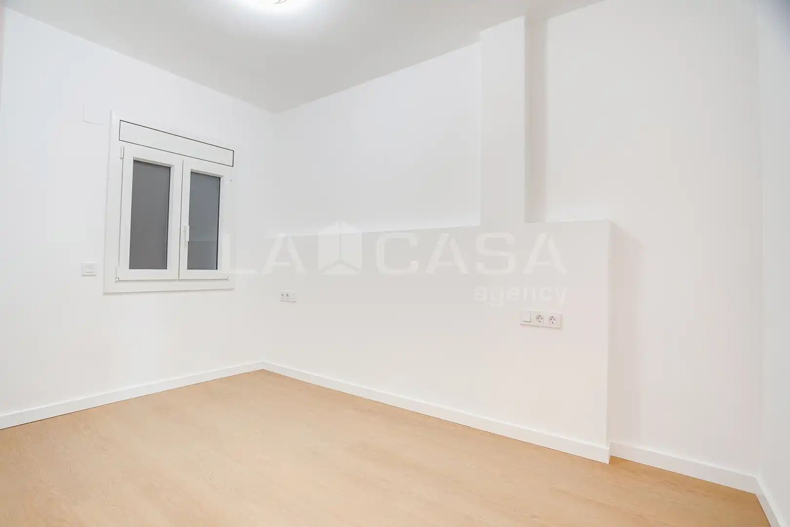 Piso en venta en Barcelona con Calefacción y Balcón