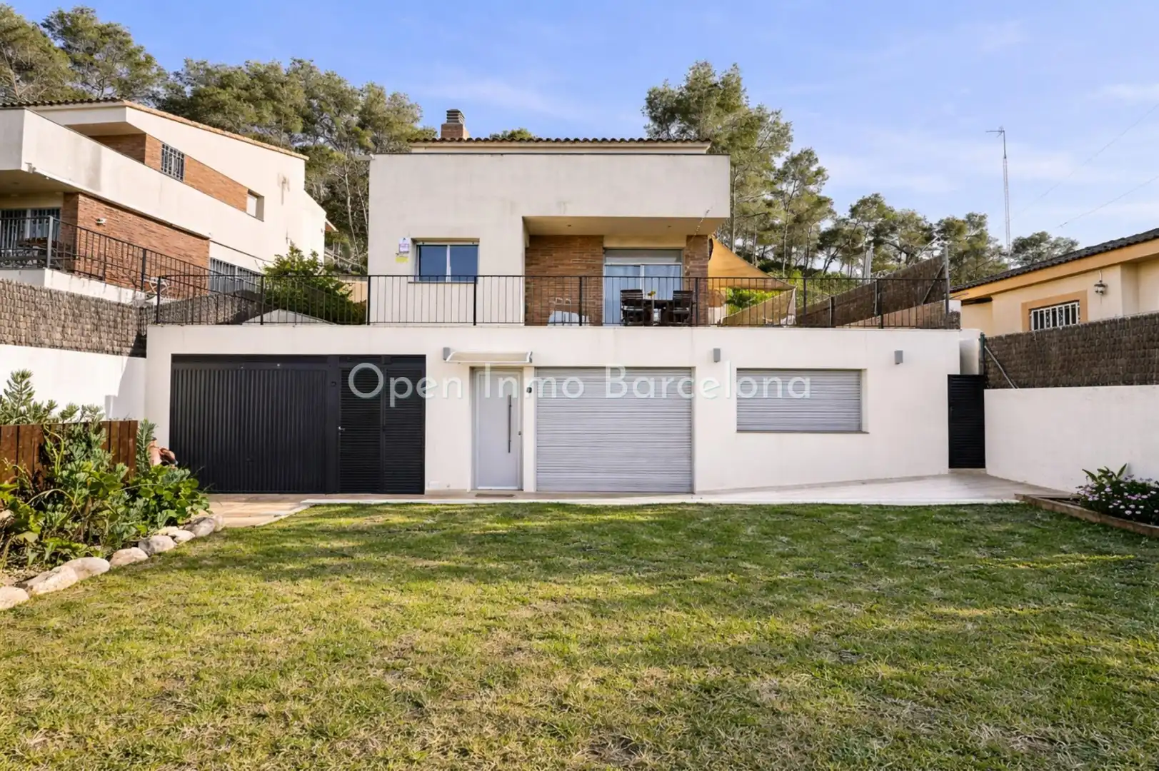 Vista exterior de Casa o xalet en venda en Canyelles amb Aire condicionat, Calefacció i Jardí privat