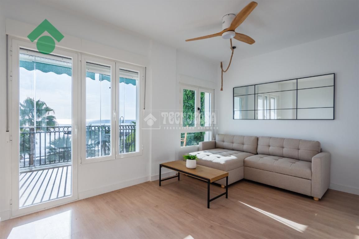 Living room of Flat for sale in Almuñécar  with Air Conditioner, Terrace and Furnished