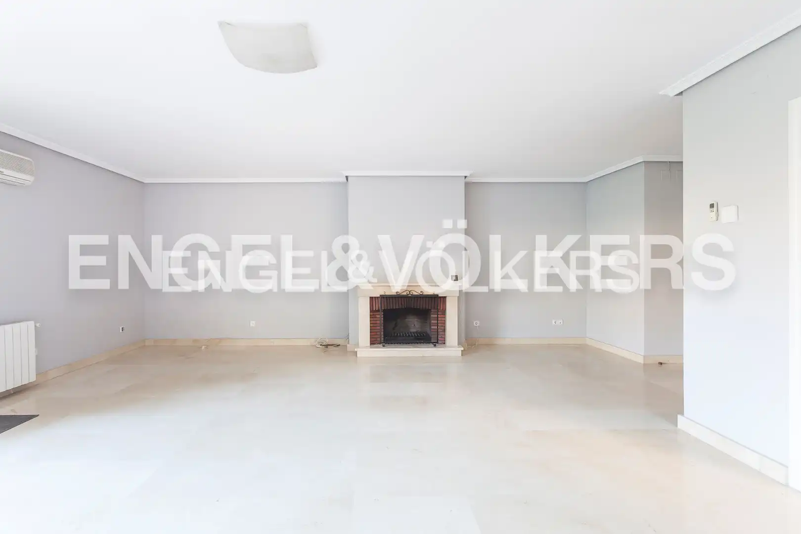 Sala de estar de Casa adosada de alquiler en Madrid con Aire acondicionado, Calefacción y Jardín privado
