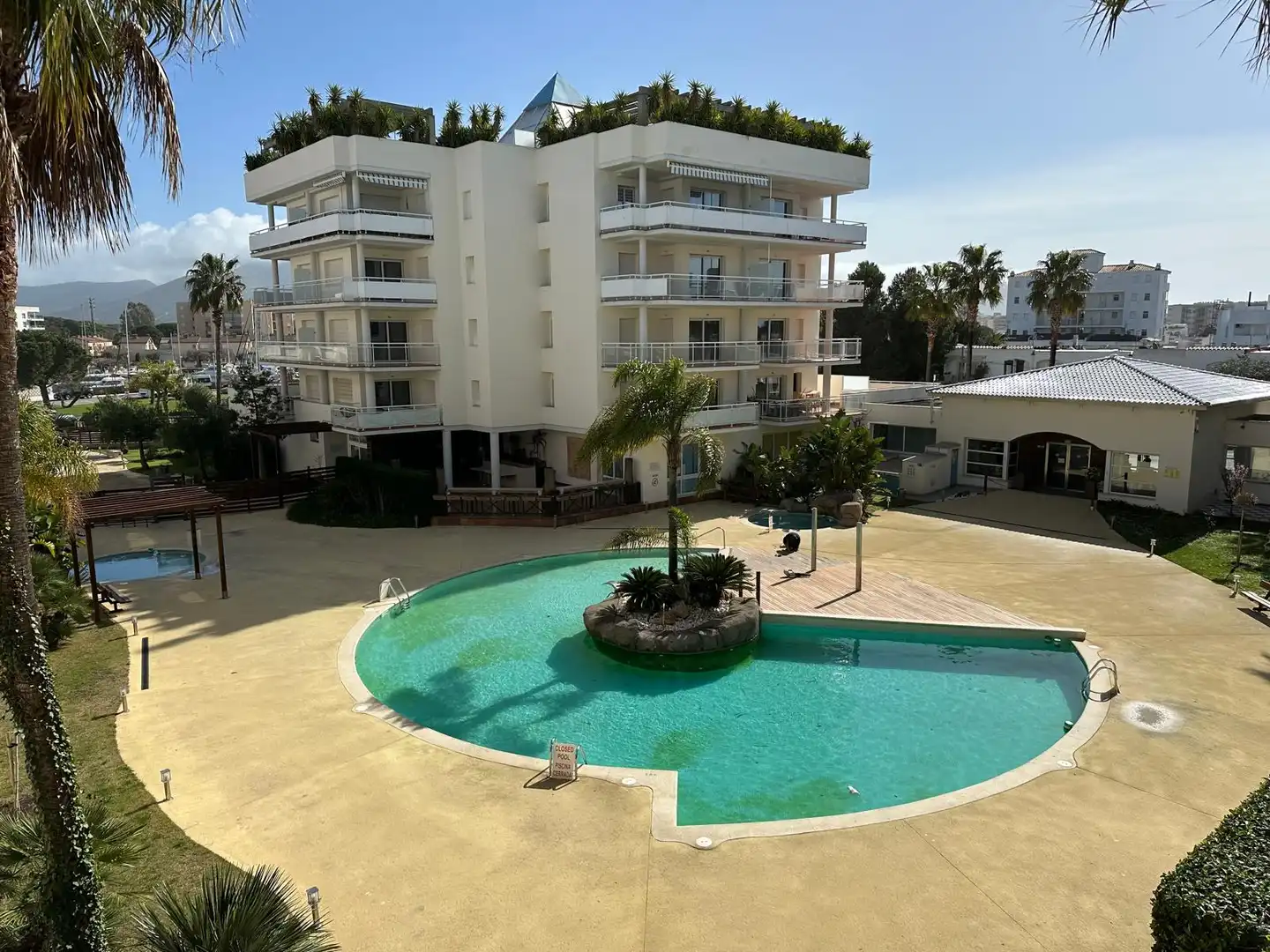 Piscina de Apartamento en venta en Roses con Terraza, Amueblado y Horno