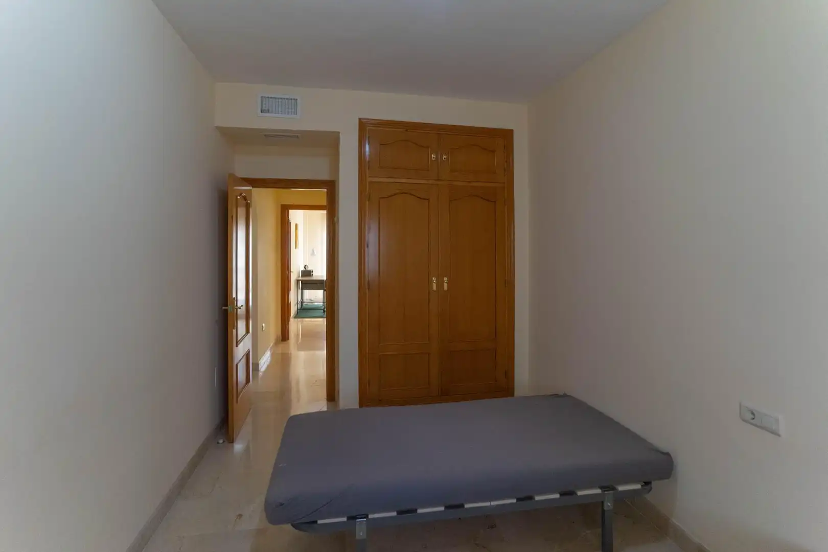 Bedroom of Flat for rent in Alhaurín El Grande  with Air Conditioner, Furnished and Balcony
