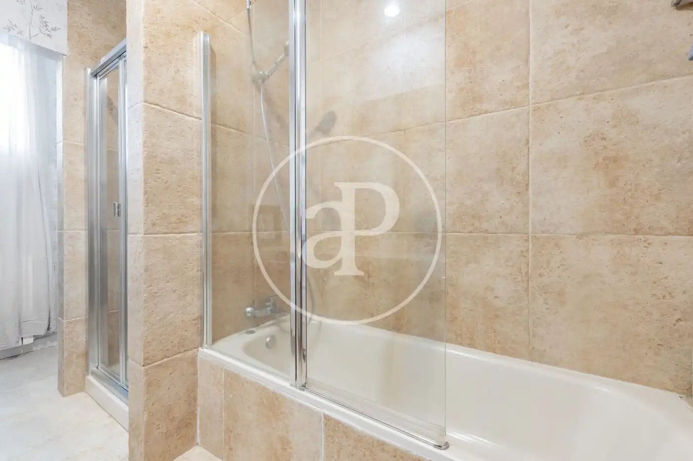 Baño de Casa o chalet de alquiler en Pozuelo de Alarcón con Aire acondicionado, Calefacción y Jardín privado