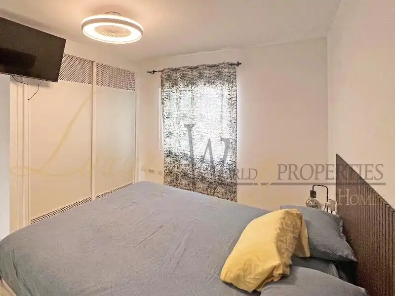 Schlafzimmer von Dachboden zum Verkauf in Arona mit Klimaanlage, Terrasse und Abstellraum