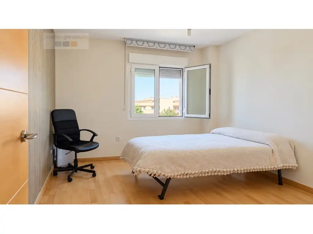 Bedroom of Flat for sale in Selwo