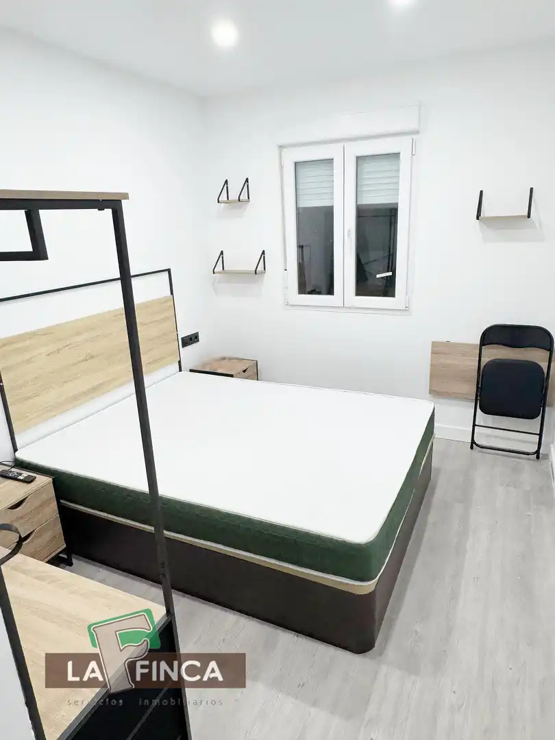 Habitación de Piso en venta en Gijón  con Calefacción, Trastero y Amueblado