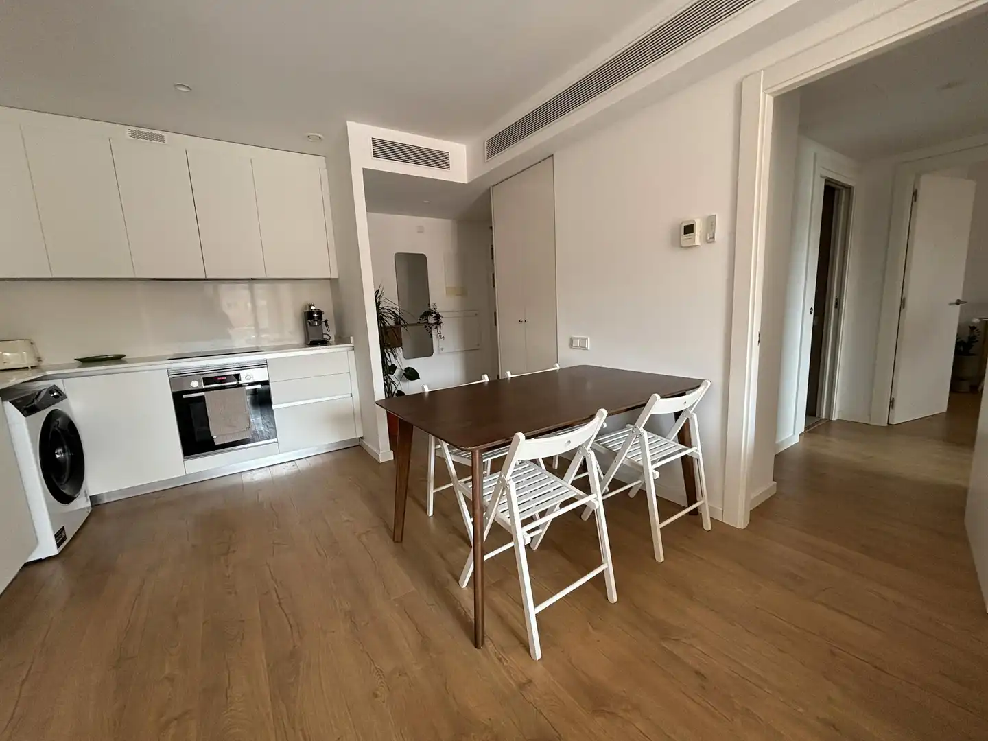 Comedor de Piso de alquiler en Barcelona con Aire acondicionado, Calefacción y Amueblado