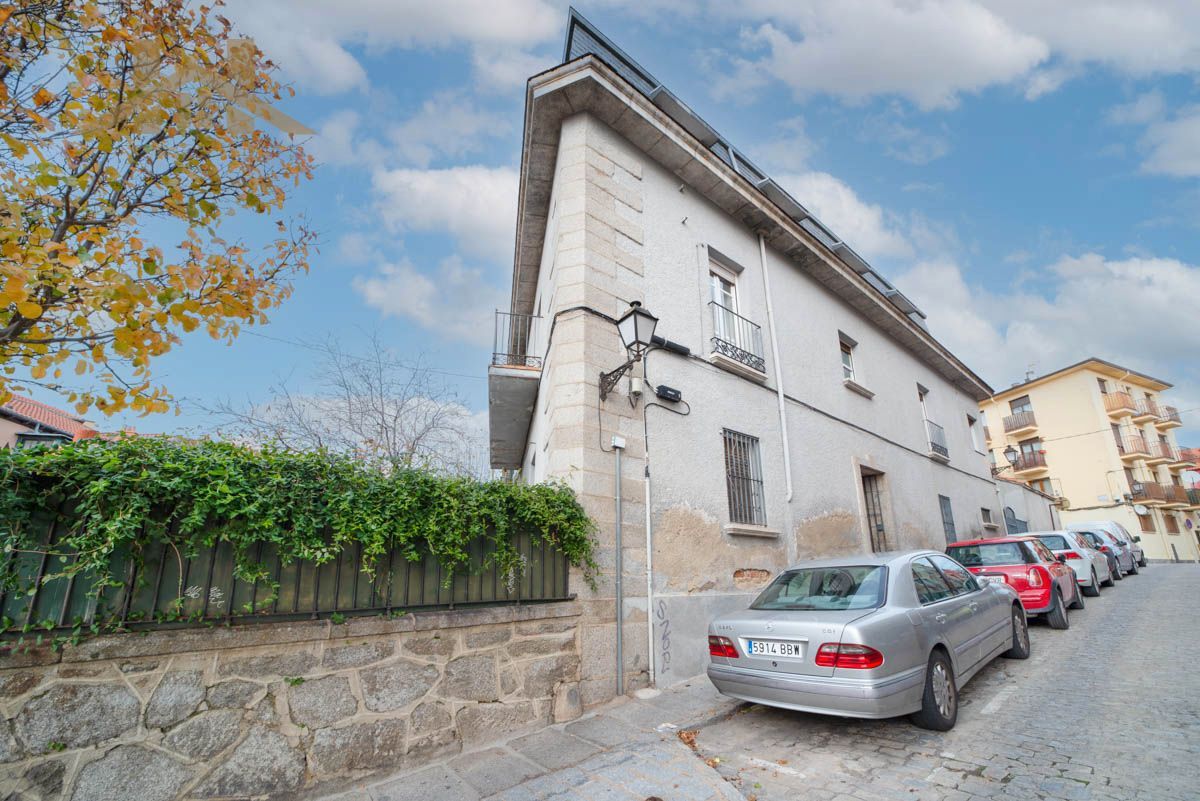 Exterior view of Single-family semi-detached for sale in San Lorenzo de El Escorial  with Heating, Private garden and Parquet flooring