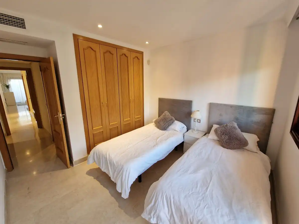 Bedroom of Flat for rent in Benahavís  with Air Conditioner, Private garden and Terrace