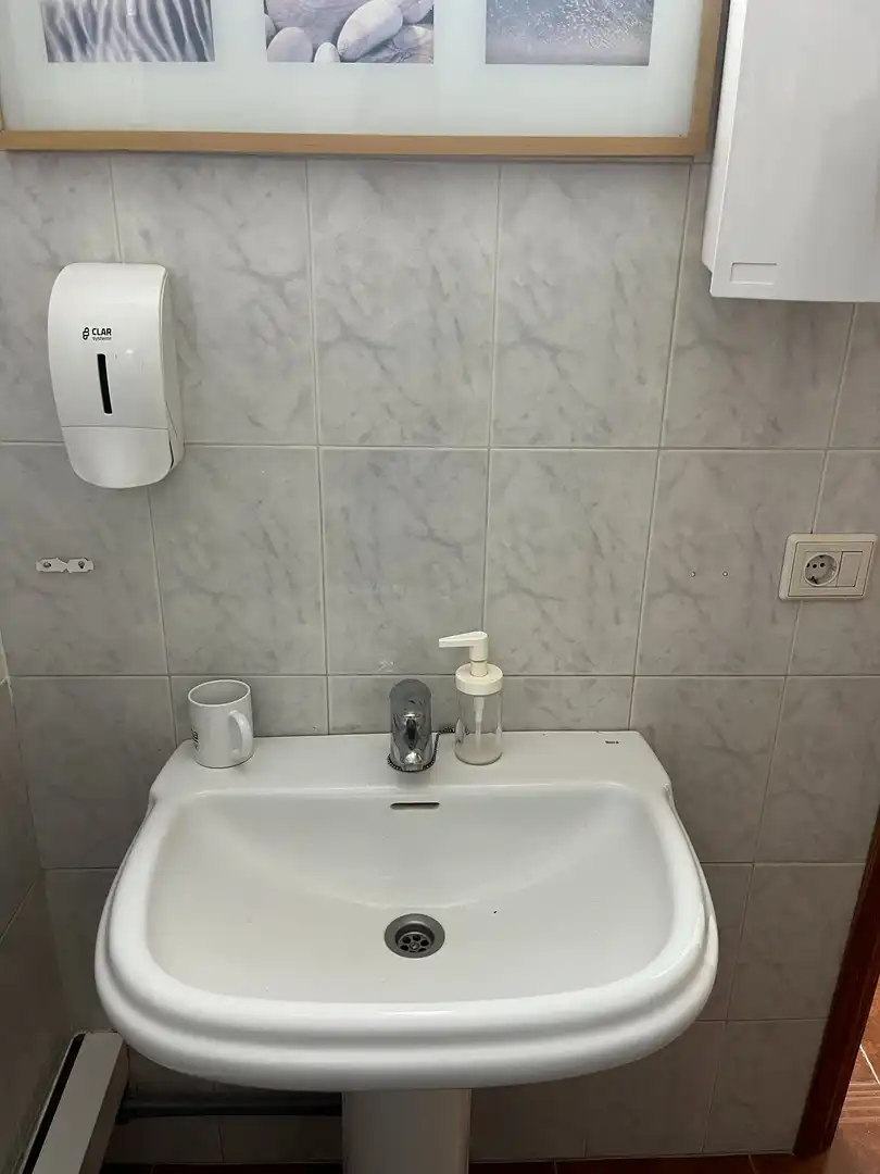 Baño de Local de alquiler en Las Palmas de Gran Canaria con Aire acondicionado