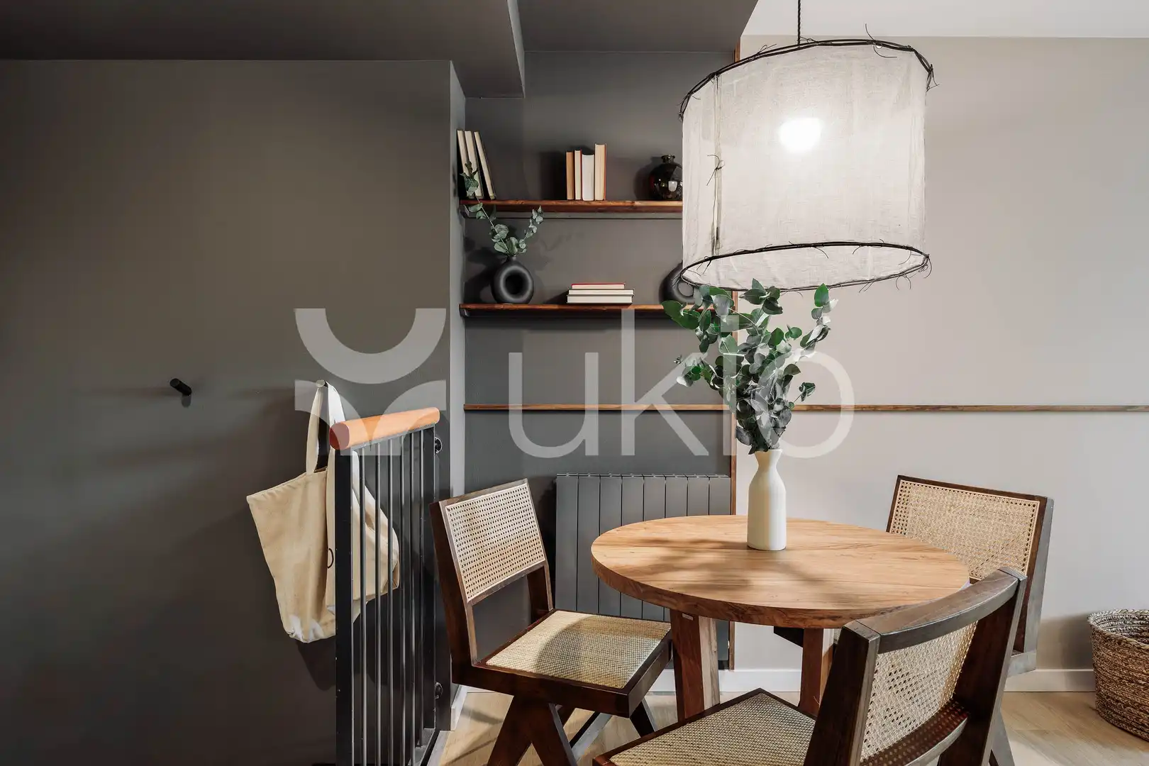 Comedor de Apartamento de alquiler en Barcelona con Aire acondicionado, Calefacción y Amueblado