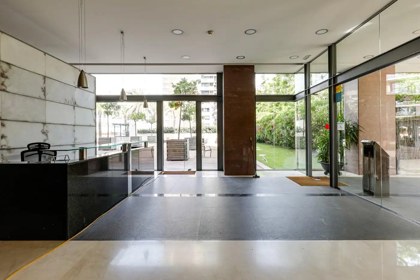 Wohnung zum Verkauf in Barcelona mit Klimaanlage, Heizung und Terrasse