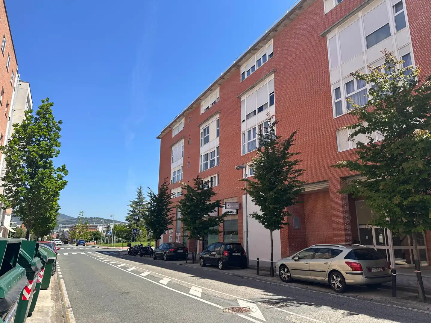 Außenansicht von Wohnung zum Verkauf in  Pamplona / Iruña mit Klimaanlage, Heizung und Parkett