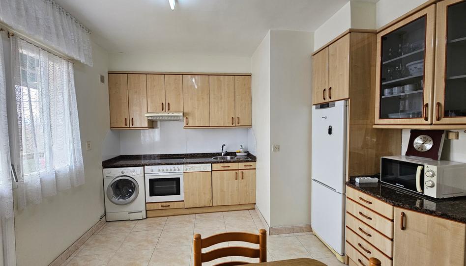 Foto 1 de Piso en venta en Reyes de Navarra Kalea, Zaramaga, Araba - Álava