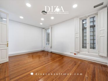 Office space with lift to rent in Del General Castaños