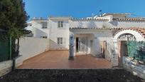 Vista exterior de Casa o xalet en venda en Estepona amb Terrassa