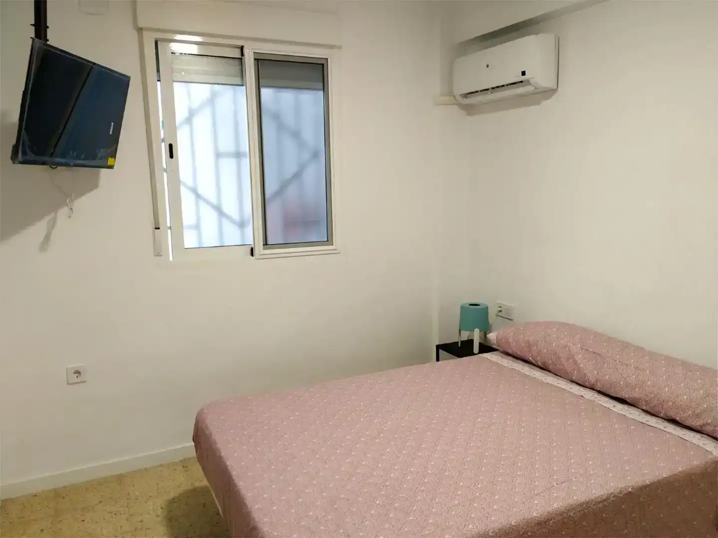 Bedroom of Flat for rent in  Valencia Capital  with Air Conditioner