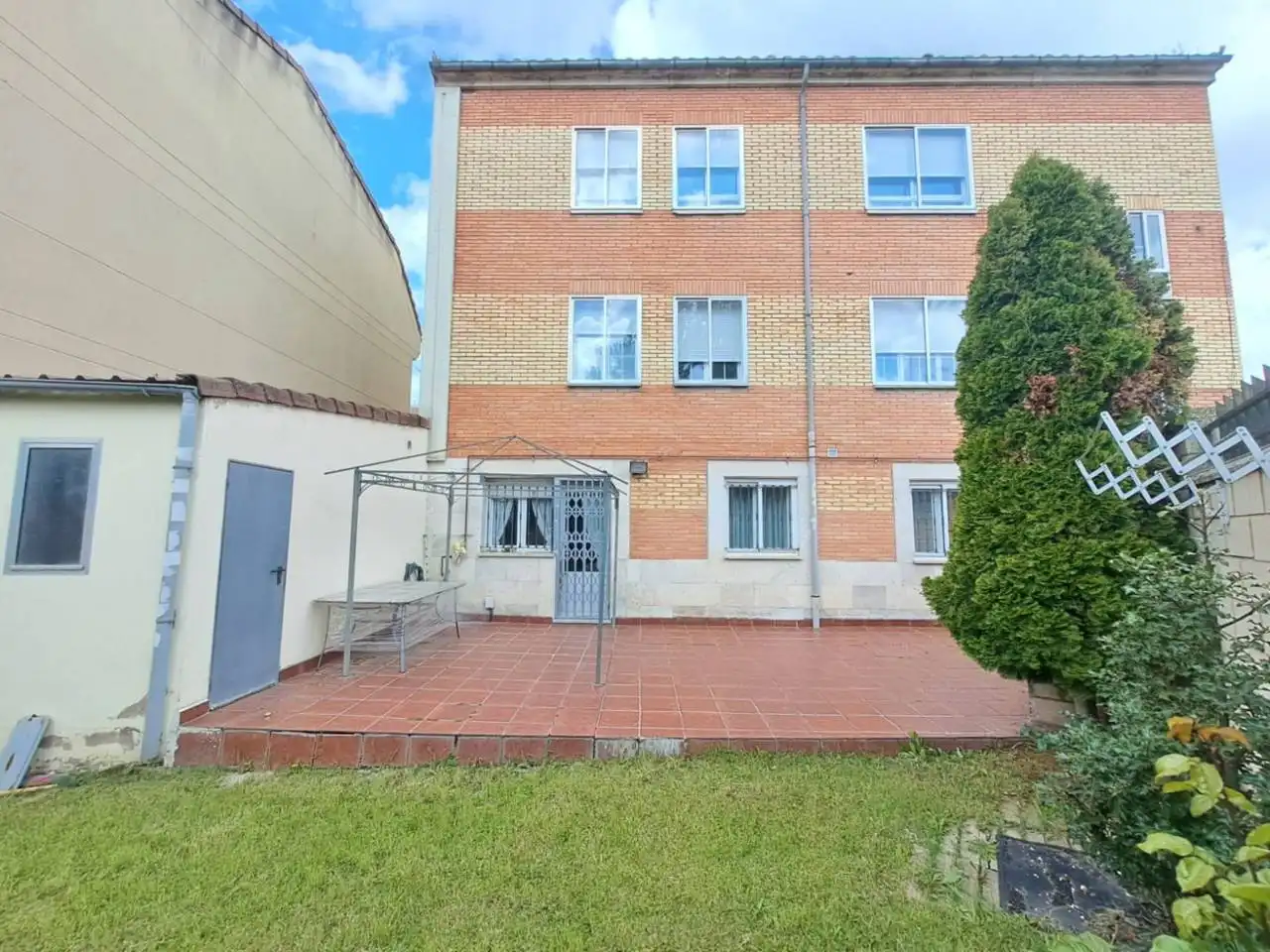 Exterior view of Flat for sale in Burgos  with Heating, Private garden and Parquet flooring