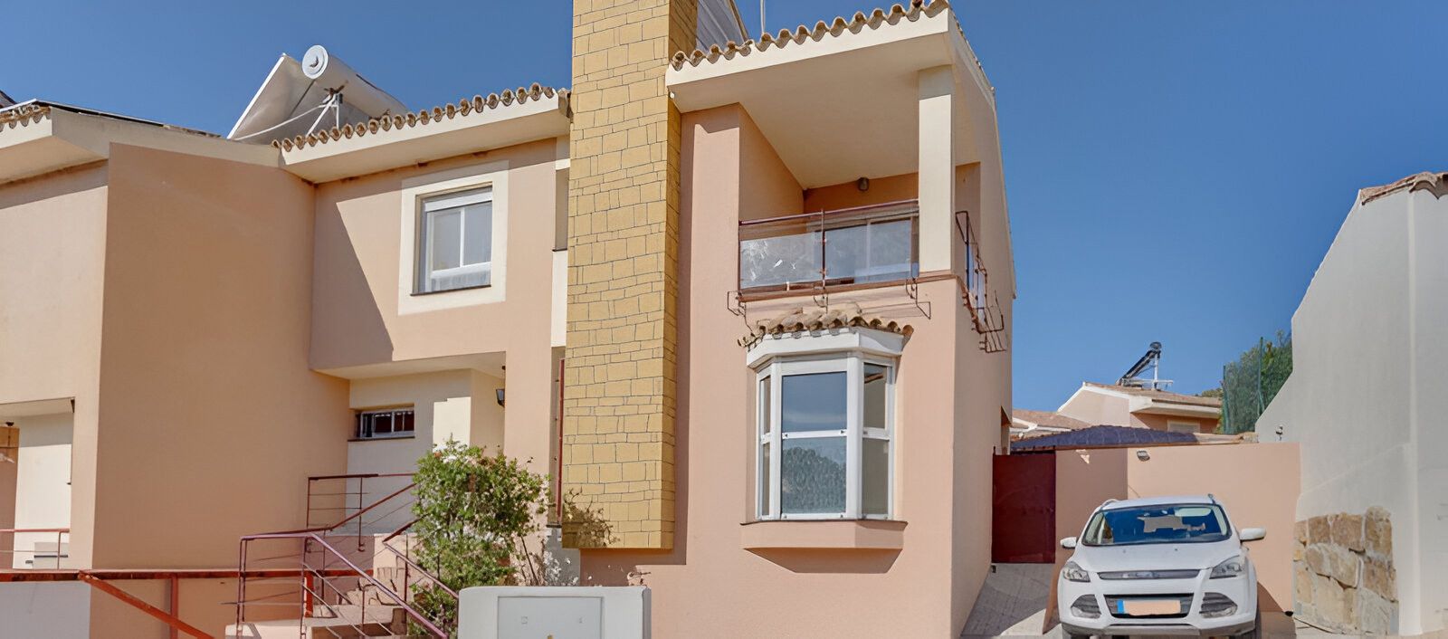 Exterior view of Single-family semi-detached for sale in Estepona  with Air Conditioner, Private garden and Terrace