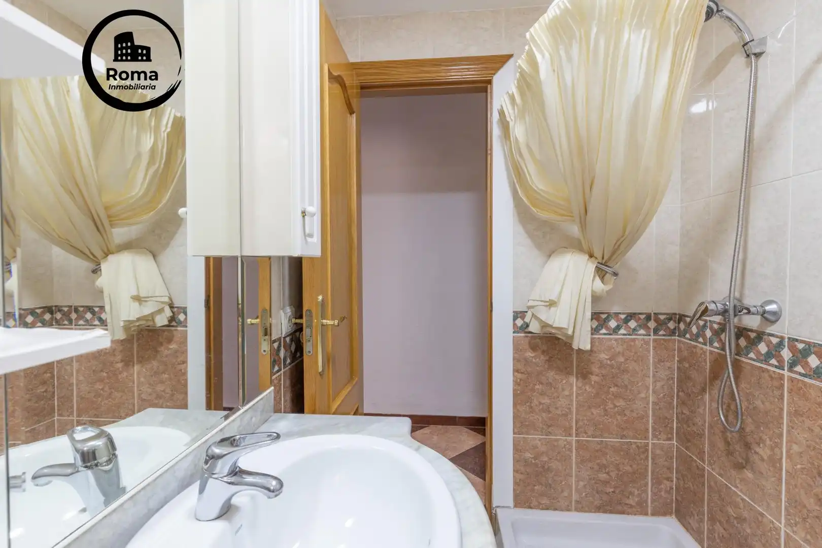 Baño de Piso en venta en Granada con Terraza, Amueblado y Balcón
