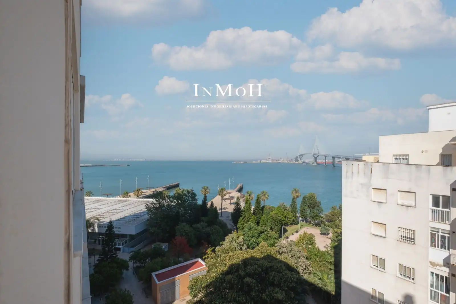 Wohnung zum Verkauf in Cádiz mit Klimaanlage, Heizung und Terrasse