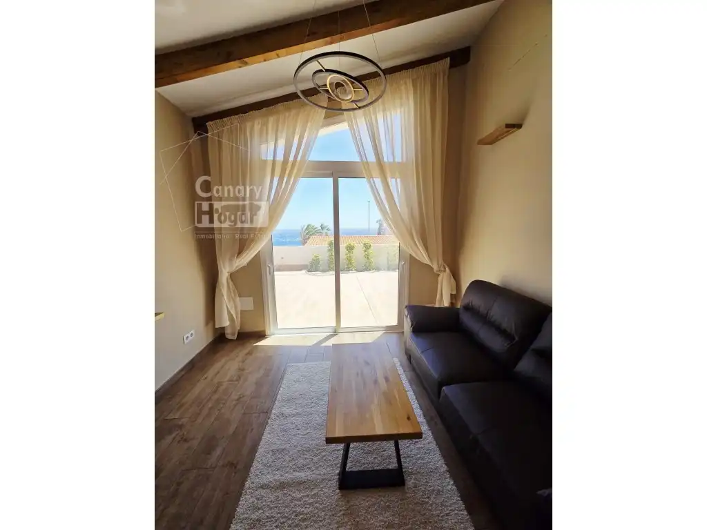 Sala d'estar de Casa o xalet en venda en Arico amb Aire condicionat, Terrassa i Piscina
