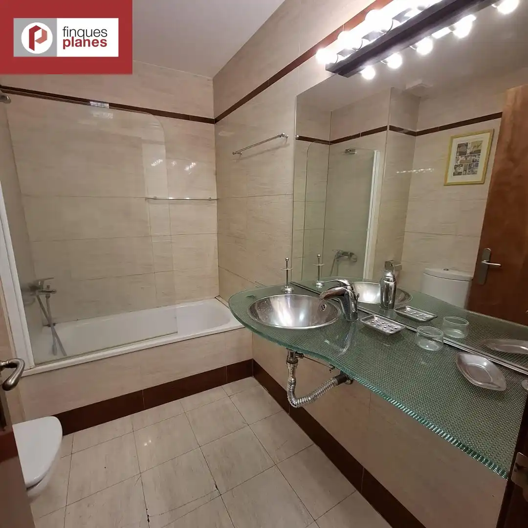 Badezimmer von Wohnung zum Verkauf in La Seu d'Urgell mit Heizung, Möbliert und Balkon