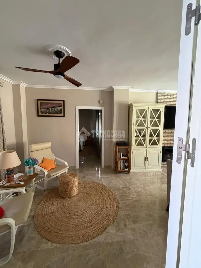 Sala de estar de Casa o chalet en venta en Montequinto con Aire acondicionado, Jardín privado y Terraza