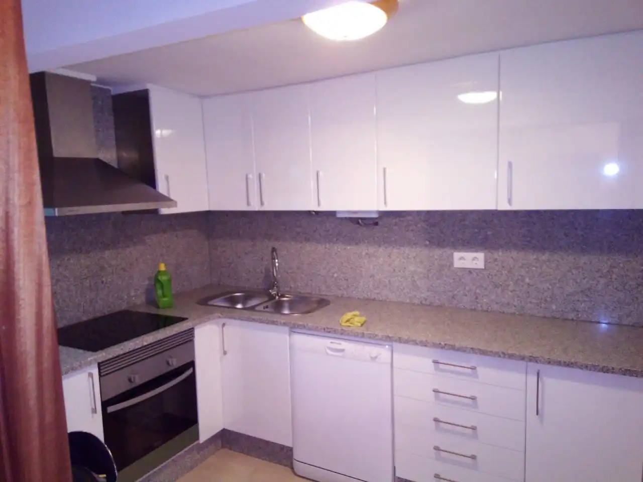 Cocina de Planta baja de alquiler en Vigo  con Calefacción y Amueblado